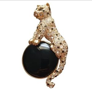 Vintage Butler Panther Brooch Lapel Pin Gold Tone Black Onyx Rhinestones Signed
